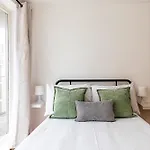 Bright Battersea Apartment