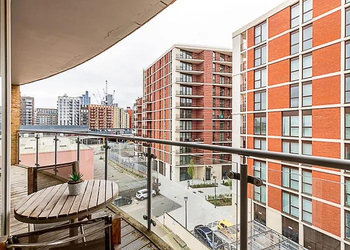 Bright Battersea Apartment
