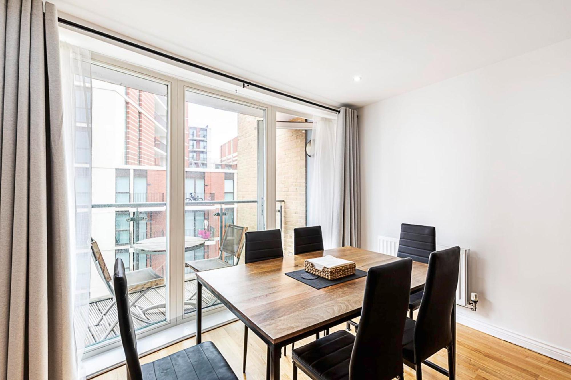Bright Battersea Apartment