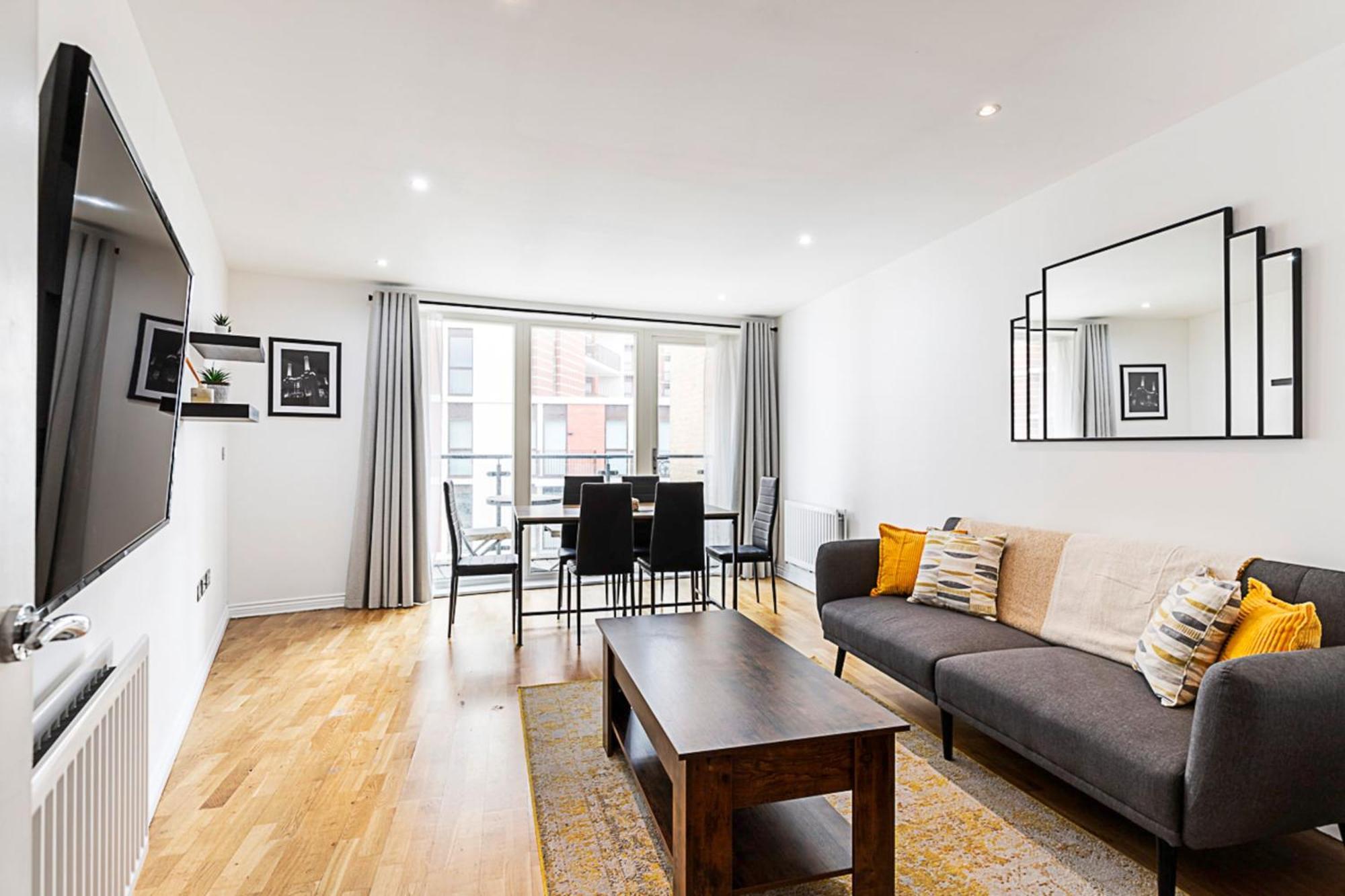 Bright Battersea Apartment *