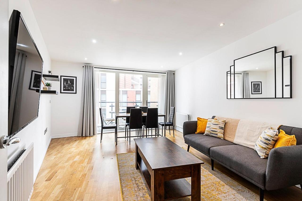 Bright Battersea Apartment