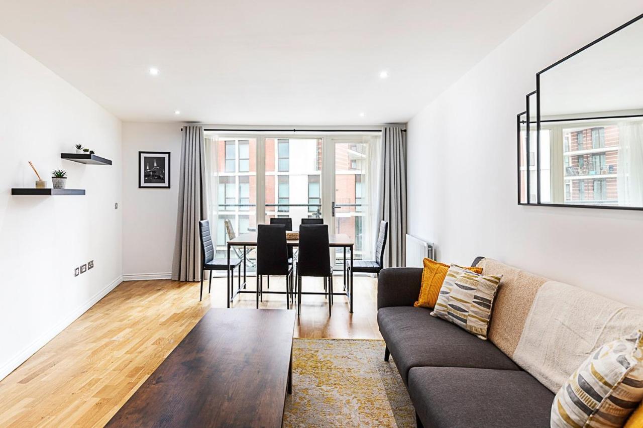 Bright Battersea Apartment London